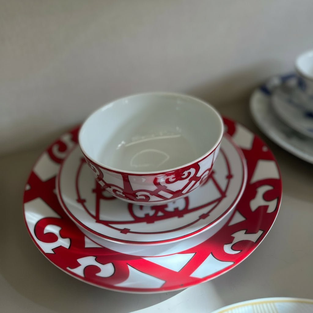 SERVICE DE TABLE PRESTIGE 18 PCS – COLLECTION "ROUGE ABSTRAIT" - MDM HOME
